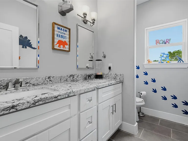 704 Vincent St — Photo 27