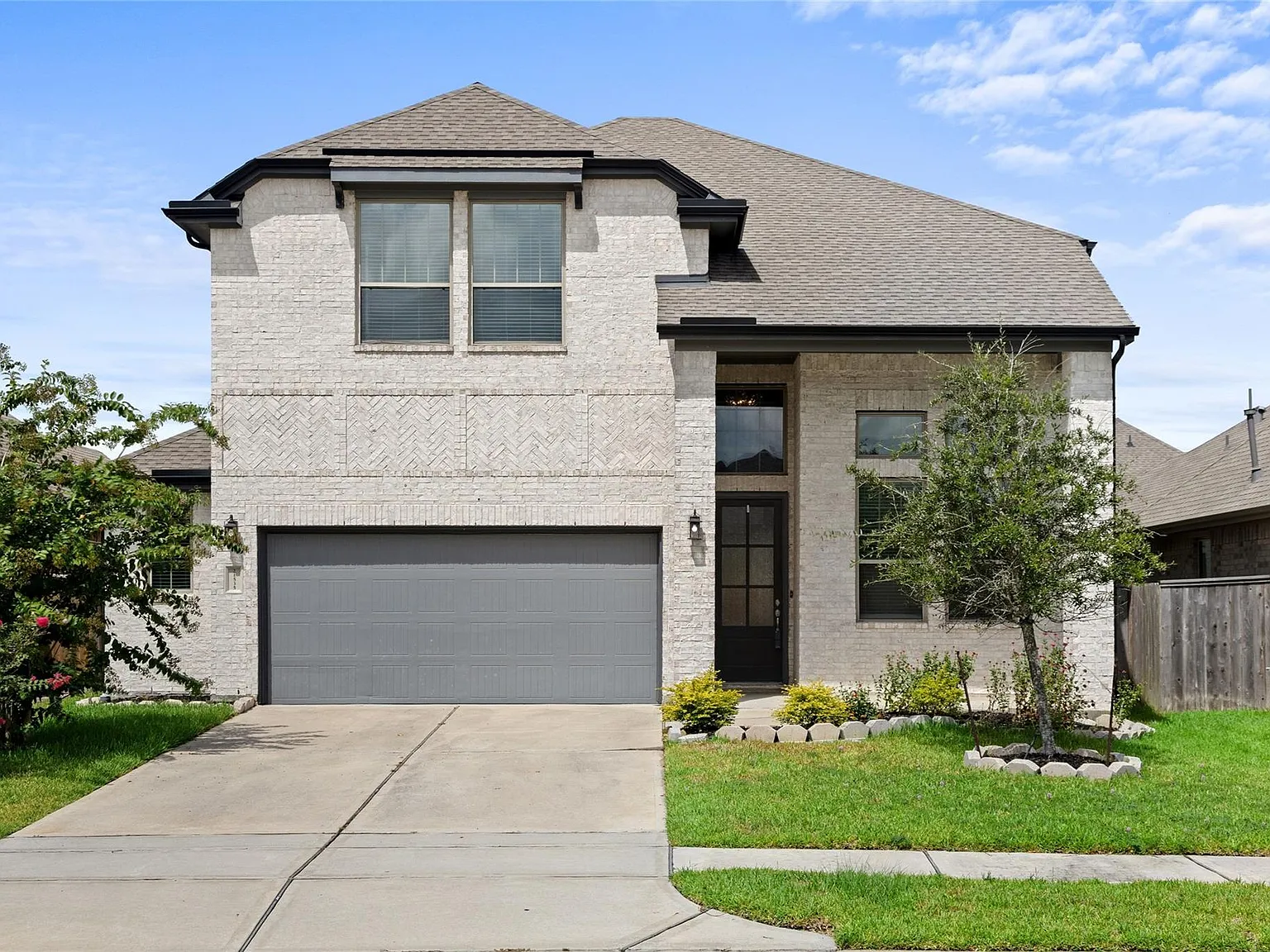 4 bed, 3.0 bath, 2683 sqft, $2,800 — Photo 1
