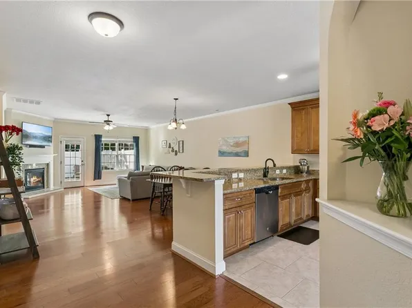 7598 Villa Ct, Gloucester Point, VA 23062