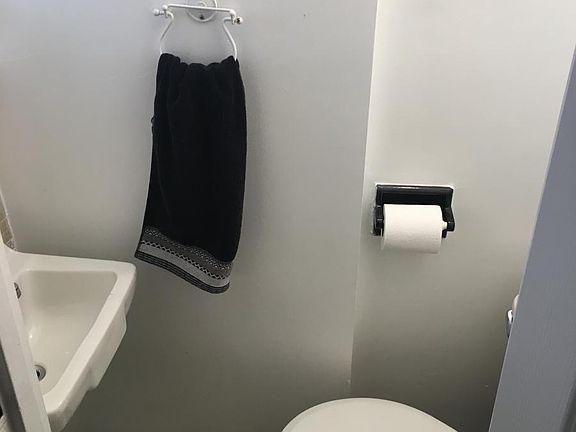 4th image of 1036 Brinsmade Ave