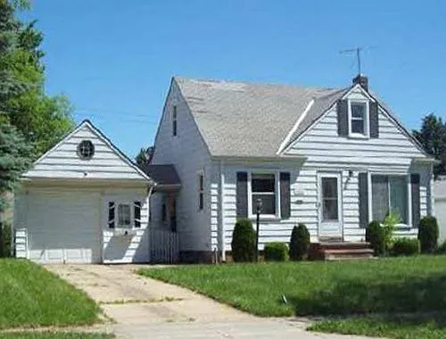 15601 Rockside Rd photo 1