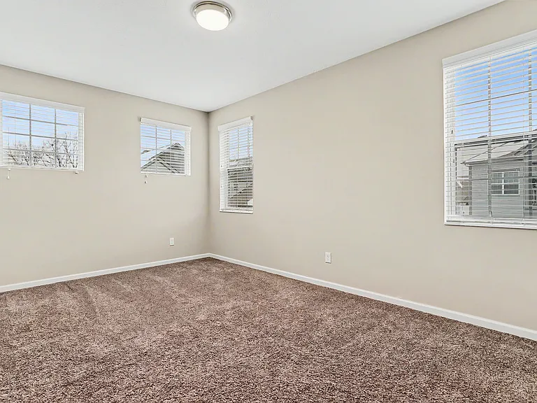 800 Redwood Ln — Photo 39