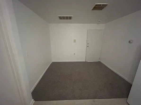 26 Library St APT 1B, Williamstown, NJ 08094