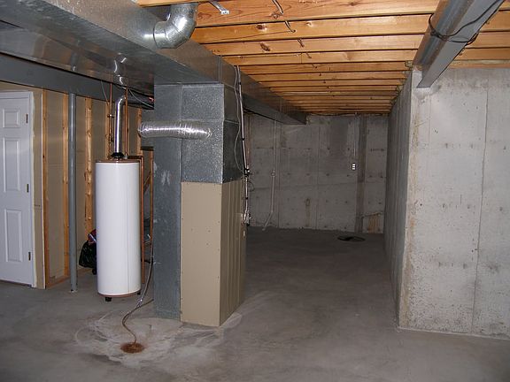 gas furnace and water heater, plenty of storage