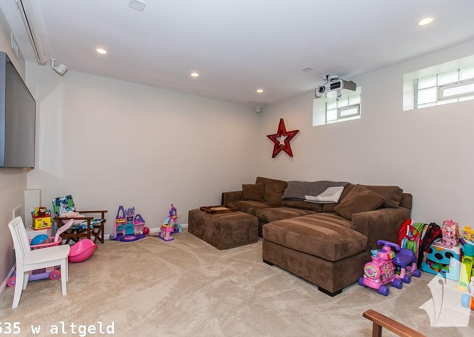 1st image of 1635 W Altgeld St #627