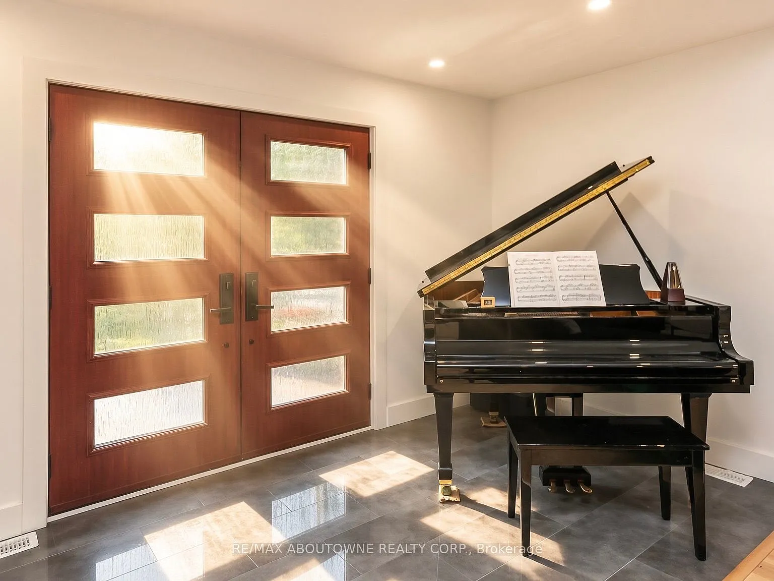 2 bed, $3,100 — Photo 2