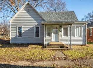 205 S 3rd St, Altamont, IL 62411