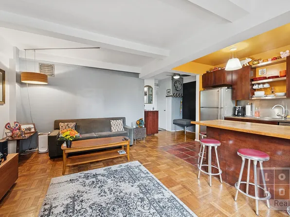 550 Grand Street J7G image 2 of 14