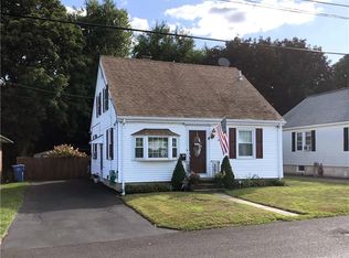 16 Cavalry St, Cranston, RI 02920