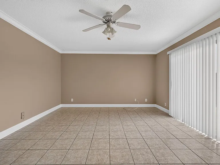 110 N Delaware Blvd #15D — Photo 10