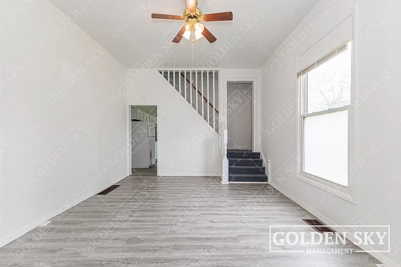 3 bed, 1.0 bath, 2808 sqft, $1,000 — Photo 4