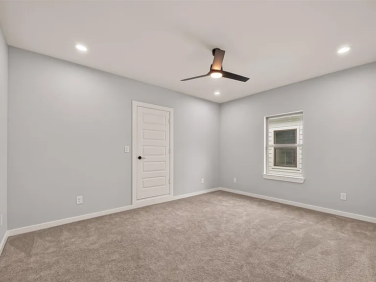 90 Burress St #A — Photo 33