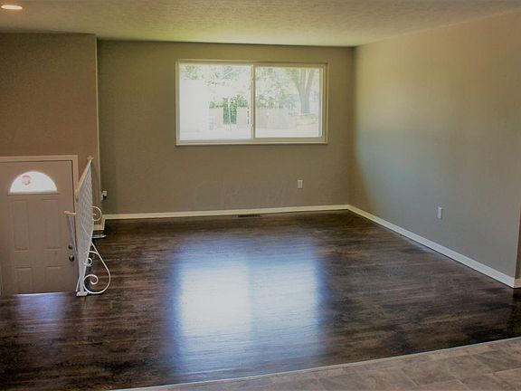 3rd image of 1490 Dobson Sq N