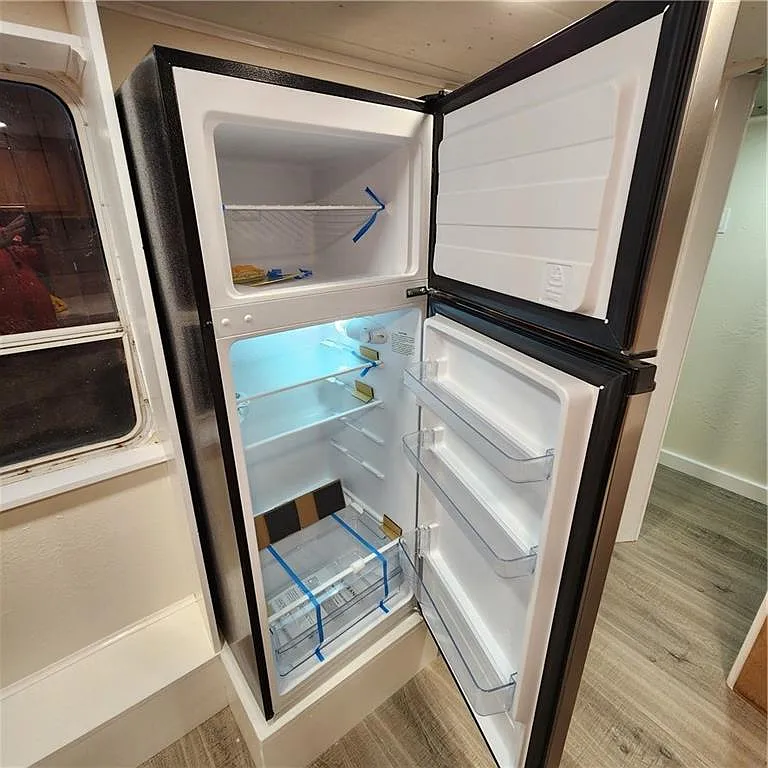 Studio, 1.0 bath, 150 sqft, $800 — Photo 4