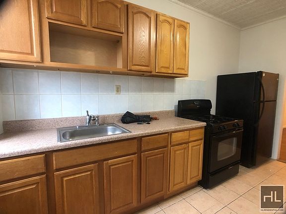 5th image of 247 21st St APT 3