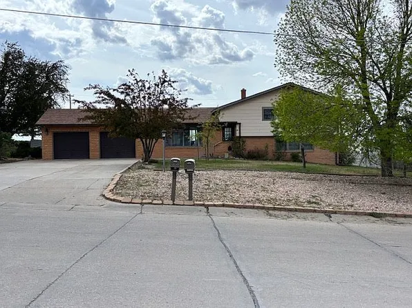 1315 Maple St, Chadron, NE 69337