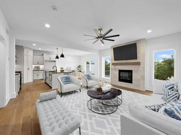 4025 NE Sagamore Dr #B, Lees Summit, MO 64064