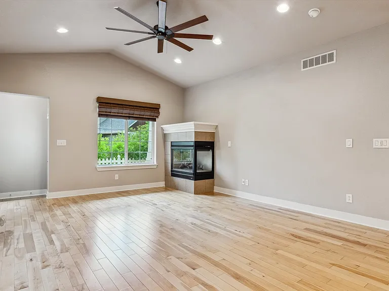 1038 Village Cir — Photo 5