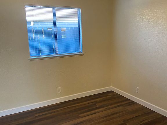 5th image of 250 Ivy St APT A