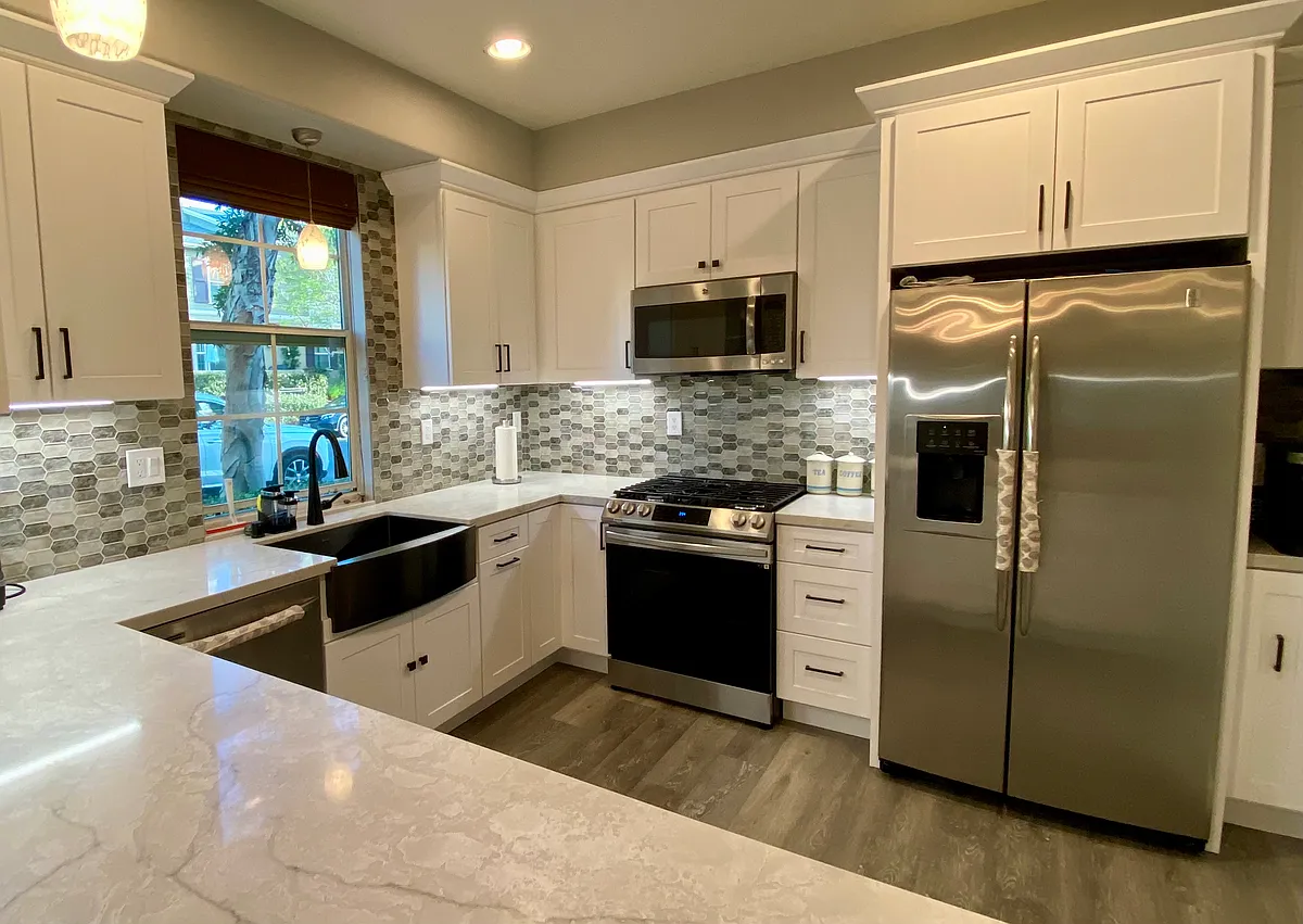 Recently remodeled kitchen with new appliances - 51 Zinnia St