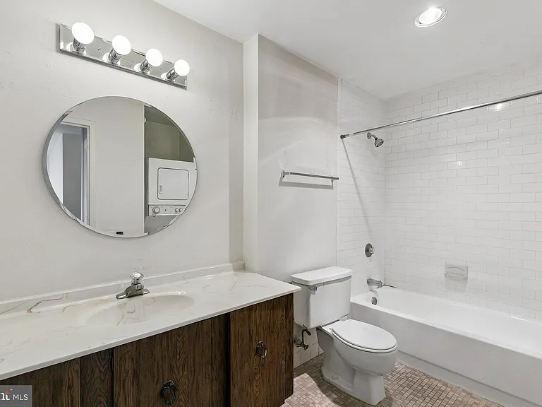 1420 Locust St #37P — Photo 8