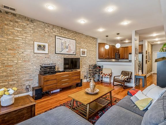 3rd image of 3740 W Wrightwood Ave APT 1N