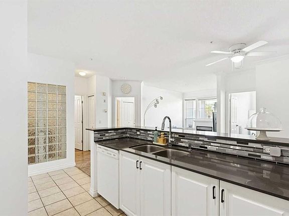 4th image of 1010 W Arbour Lake Rd NW #2126
