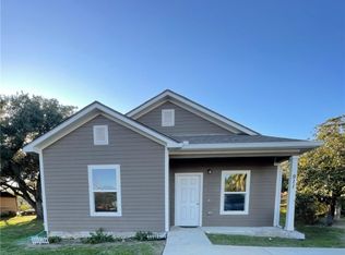 911 Heron Ln, Rockport, TX 78382