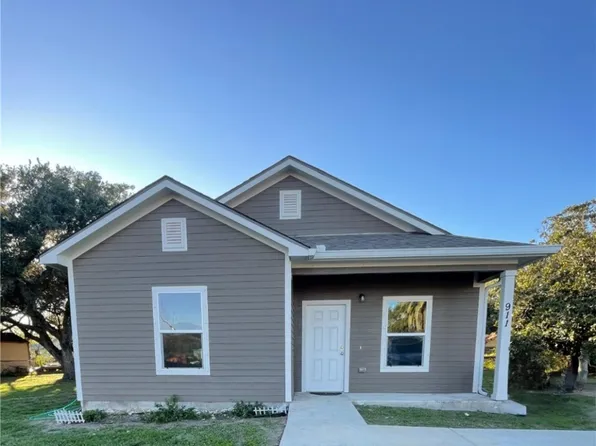 911 Heron Ln, Rockport, TX 78382