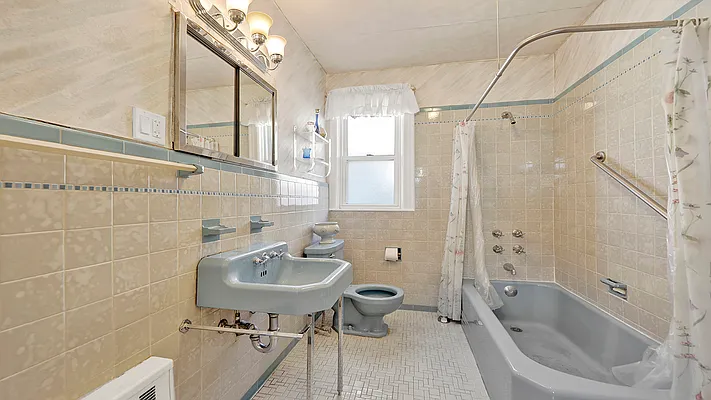 Sold by Remax Real Estate Professionals | media 26