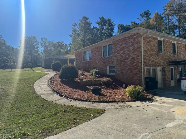 261 Laycock Rd, Hendersonville, NC 28792