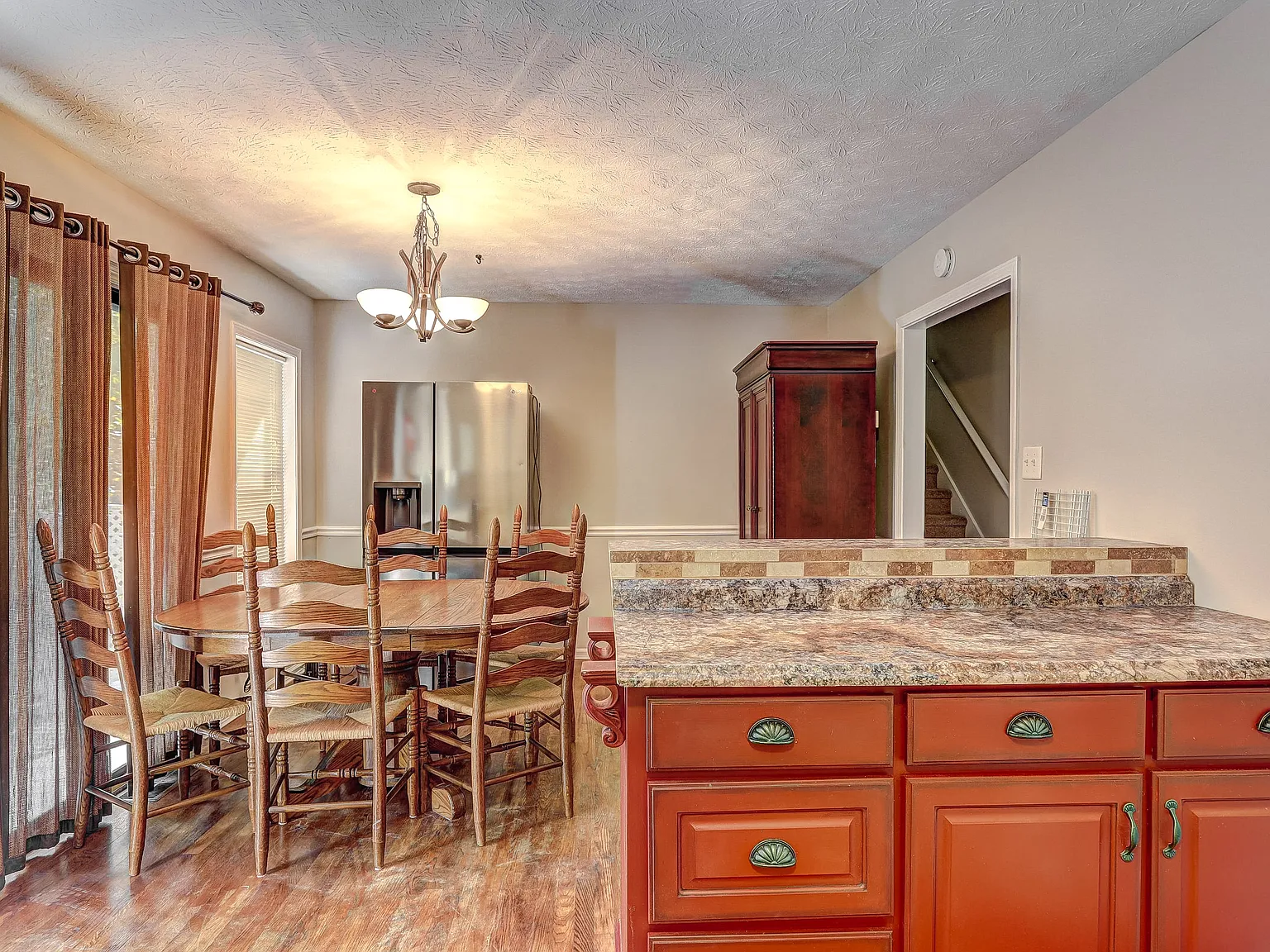 4 bed, 3.0 bath, 1716 sqft, $828 — Photo 3