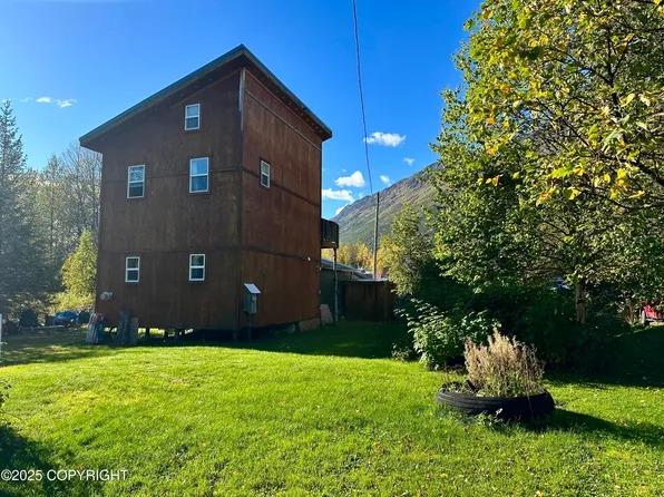 282 Main St, Girdwood, AK 99587