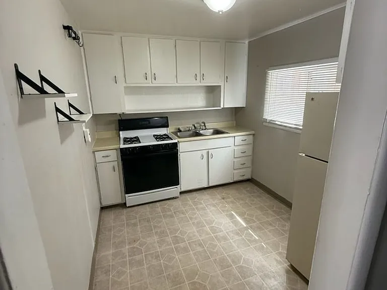 626 Prairie Rd — Photo 2