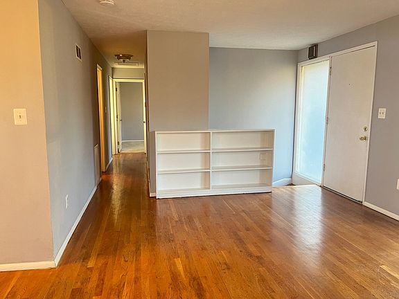 3rd image of 6323 Fenton Ct