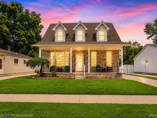 21819 Maple St, Saint Clair Shores, MI 48081