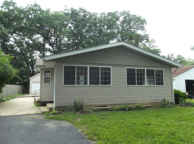1st image of 104 Oak Knoll Dr