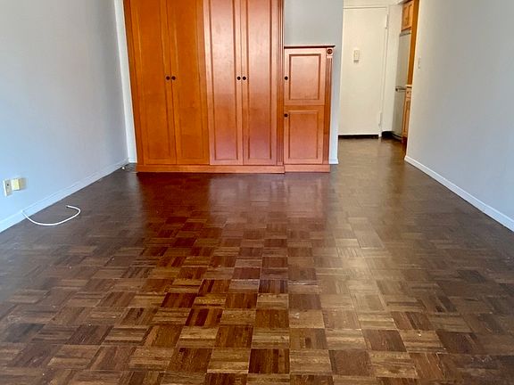 3rd image of 347 W 57th St APT 12