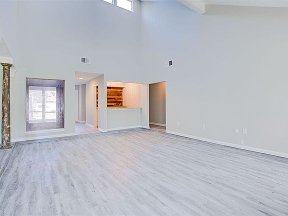 5th image of 15731 Creekhaven Dr