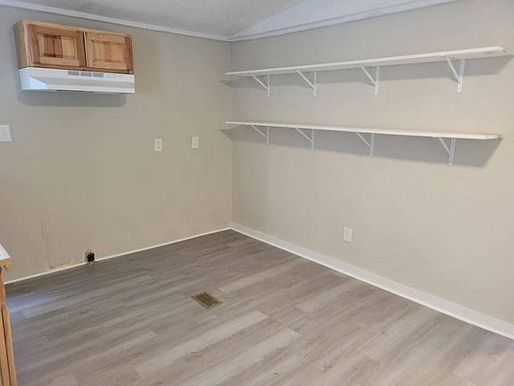 4th image of 2099 Oak Hill Dr #20