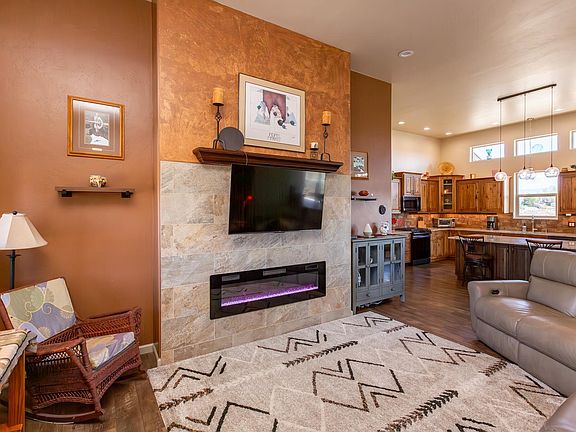 5th image of 2433 Hidden Valley Dr