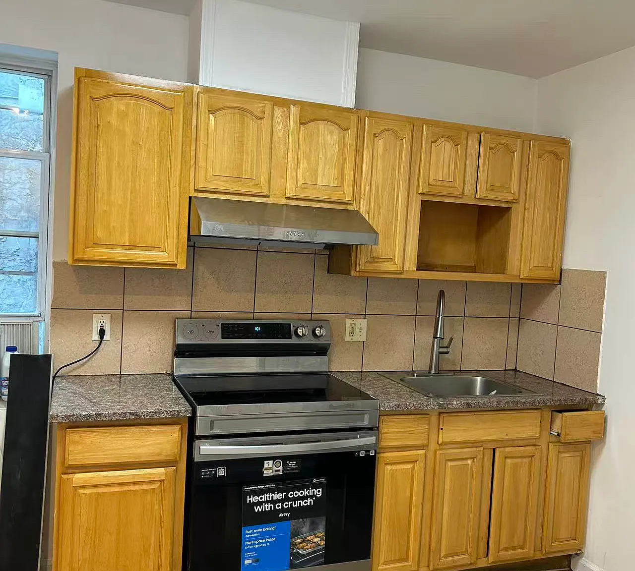3 bed, 733 sqft, $1,300 — Photo 1