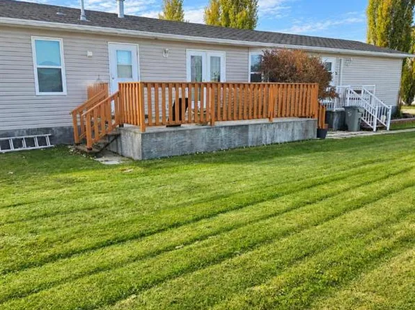 29 Henke Pl, Whitecourt, AB T7S 1V9