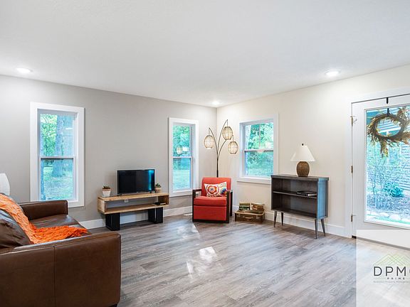 4th image of 414 Haven St #1