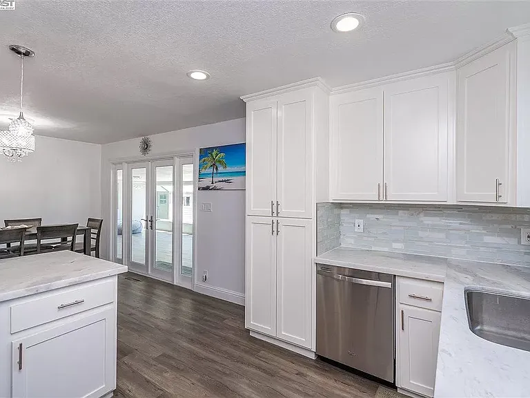 kitchen/dinning area