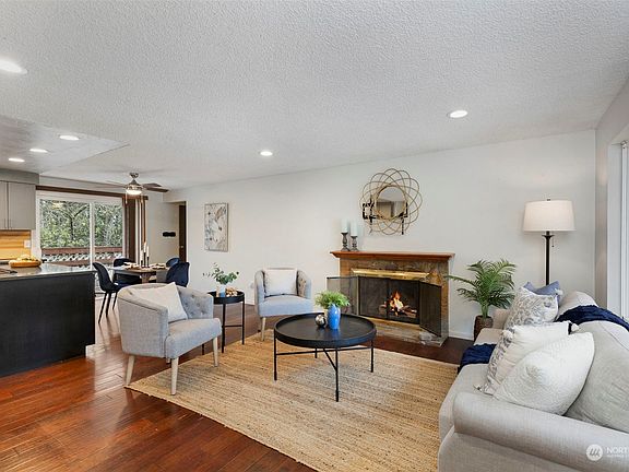 4th image of 2729 Fircrest Drive SE