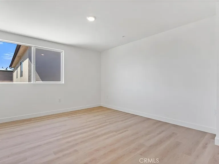 703 W 80th St — Photo 34