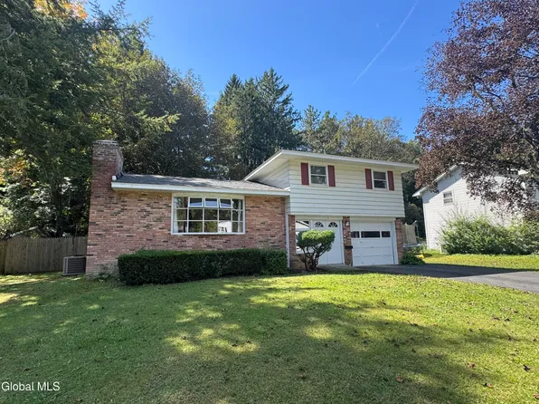 7 Woodside Court, Wynantskill, NY 12198