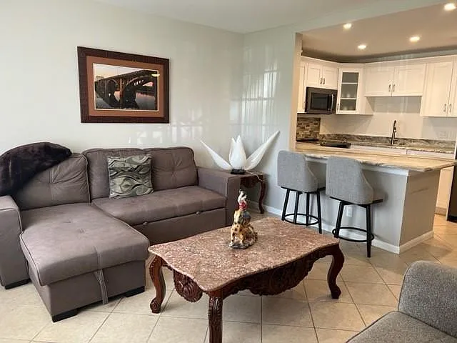 11 Cambridge E #11 — Photo 8