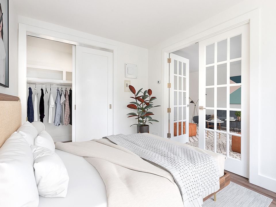 2nd image of 330 W 58th St APT 15L